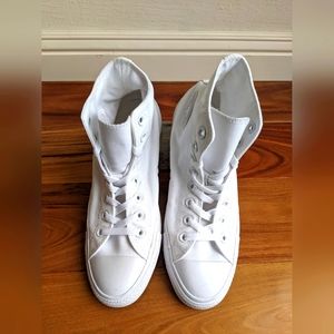 Converse. White. Size 10